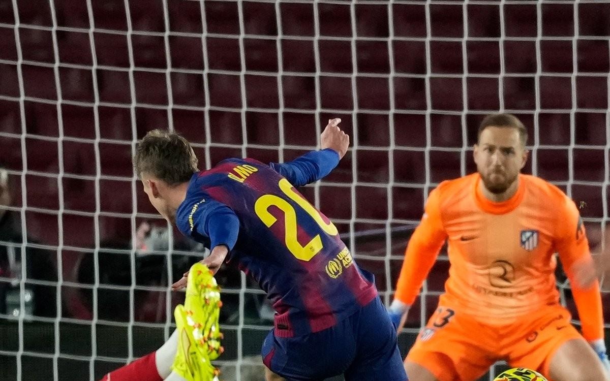 美记：恩比德右膝仍酸痛但治疗正确，他或许将缺席更久