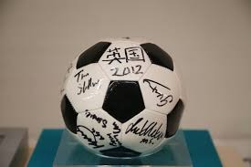 铃木一朗连续十年达成 200 支安打及金手套奖，展现极致的职业自律